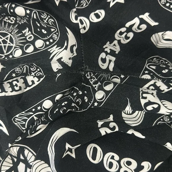 Occult Leggings - Picture 4 of 4